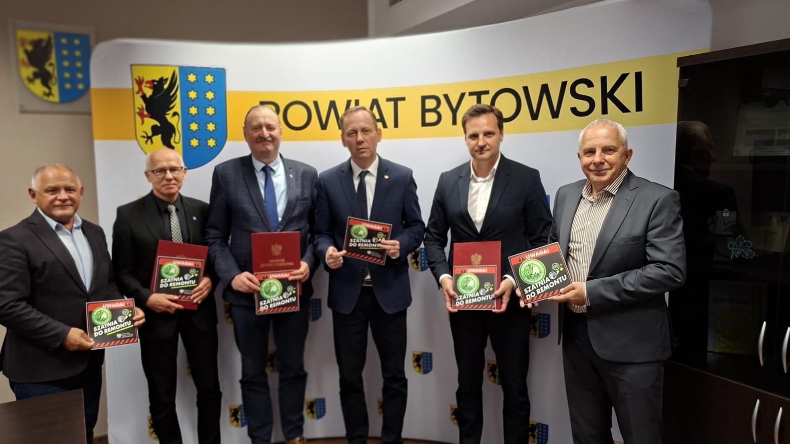 Wsp&oacute;lne zdjęcie z&nbsp;uroczystości wreczenie Promes
