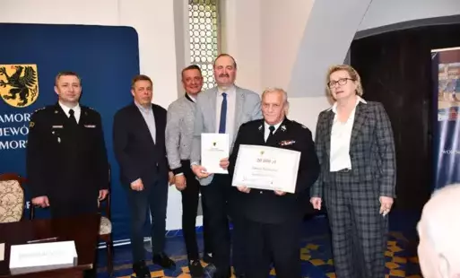 foto z podpisania umowy
